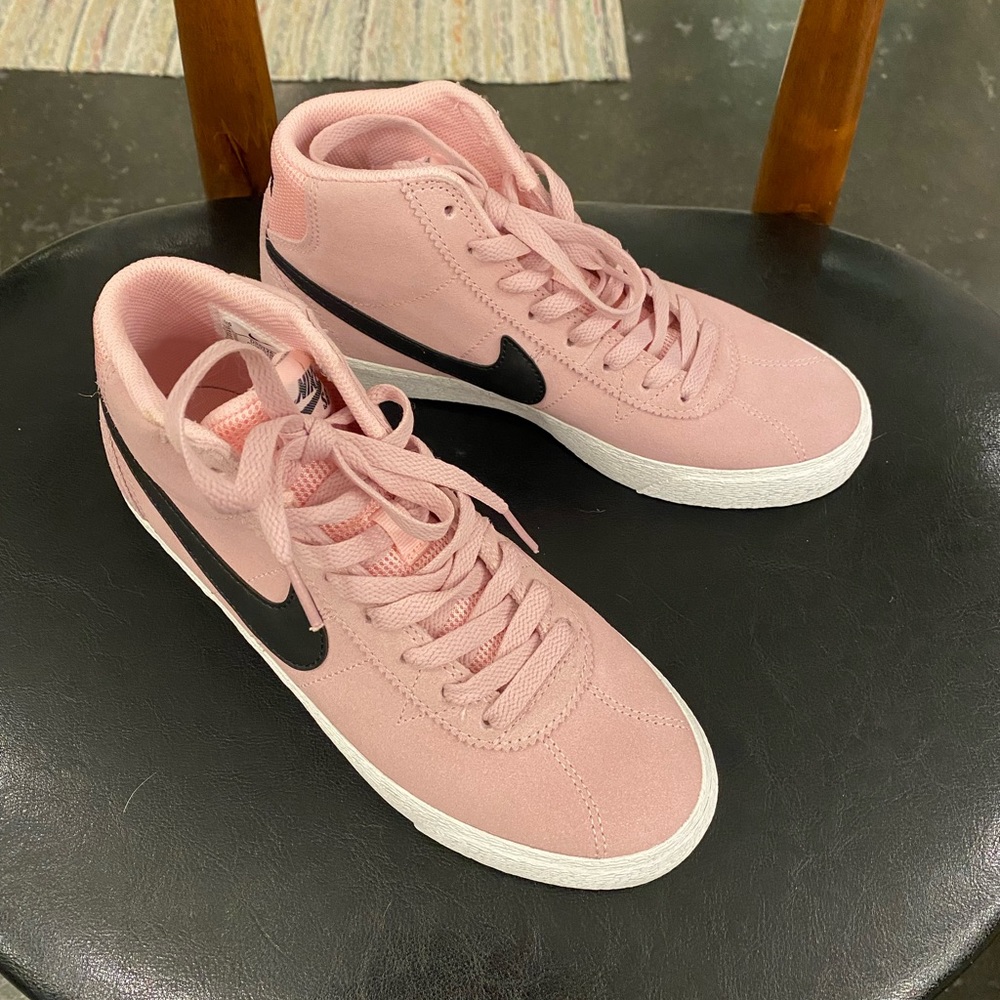 Nike women’s hitops size 7